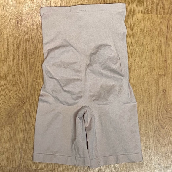 la Vie en Rose shape wear - Picture 2 of 4